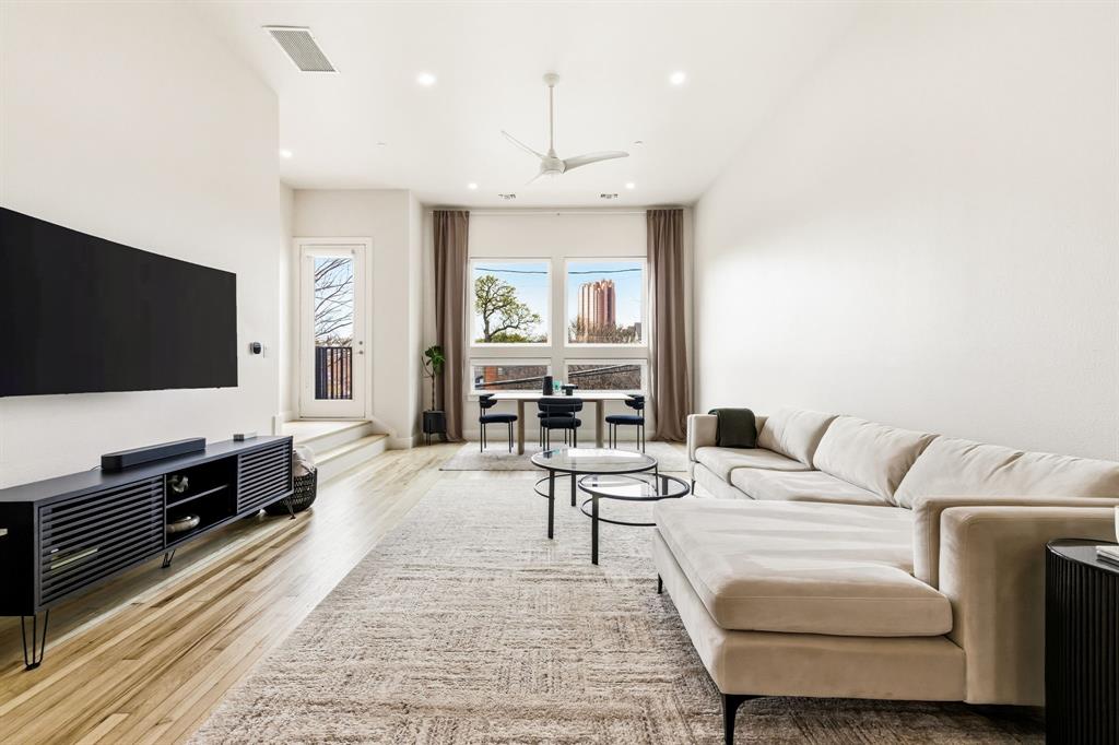 3816 ROSELAND CONDOMINIUM - Residential