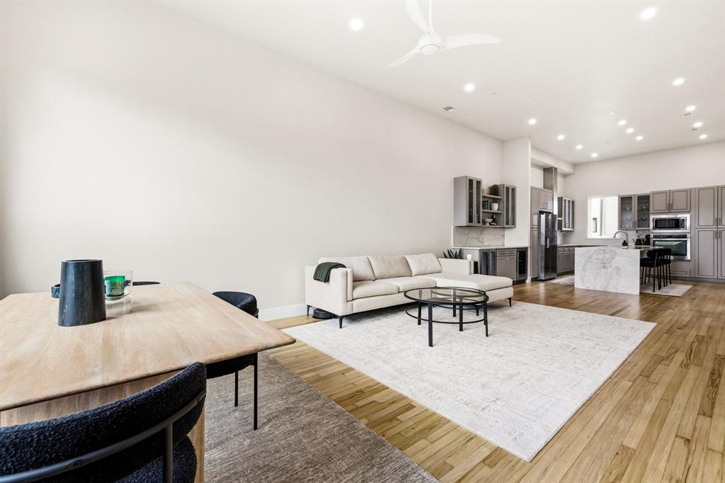 3816 ROSELAND CONDOMINIUM - Residential