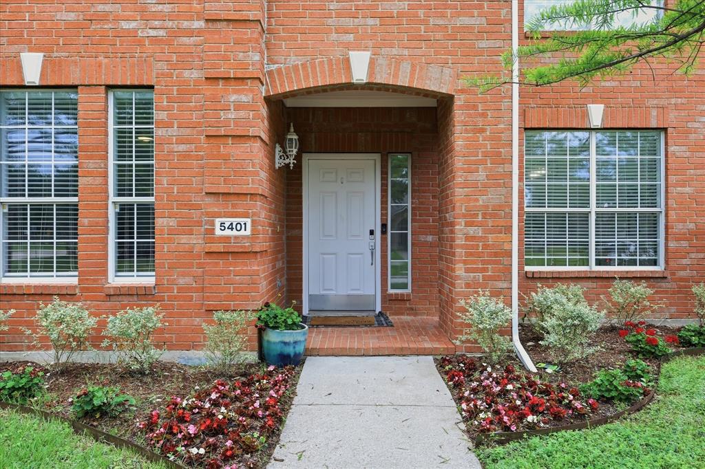 5401 Palace Drive