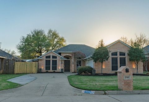 1509 Bridge Water Lane Mansfield TX 76063