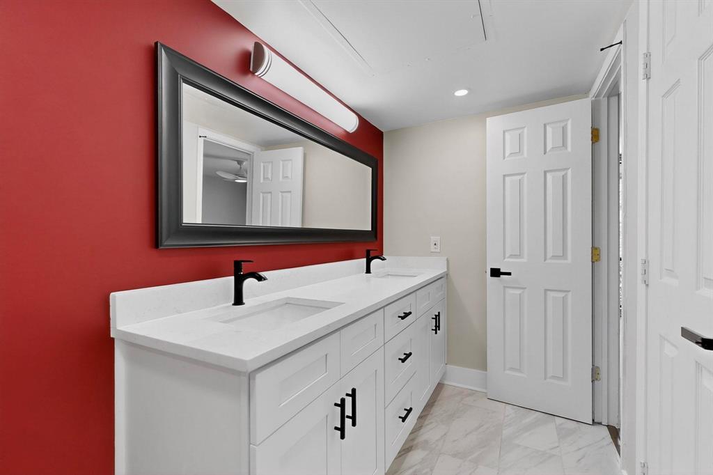 Holly Oaks Twnhms - Residential