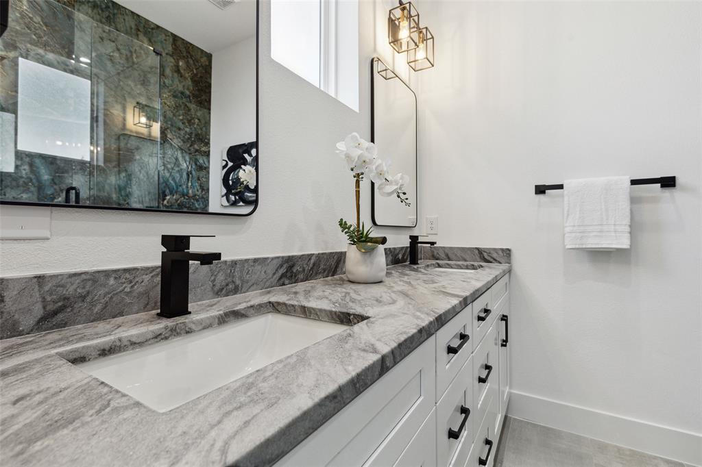 Dallas Land & Loan 02 - Residential Lease