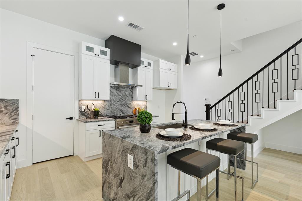 Dallas Land & Loan 02 - Residential Lease