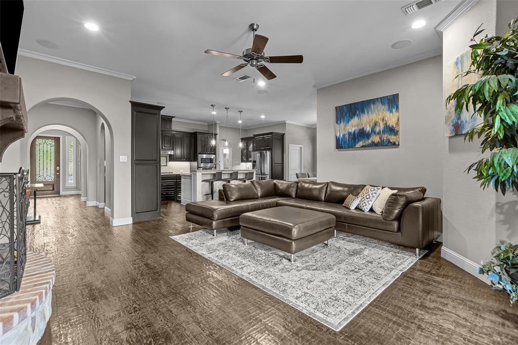 429 S Hampton Court