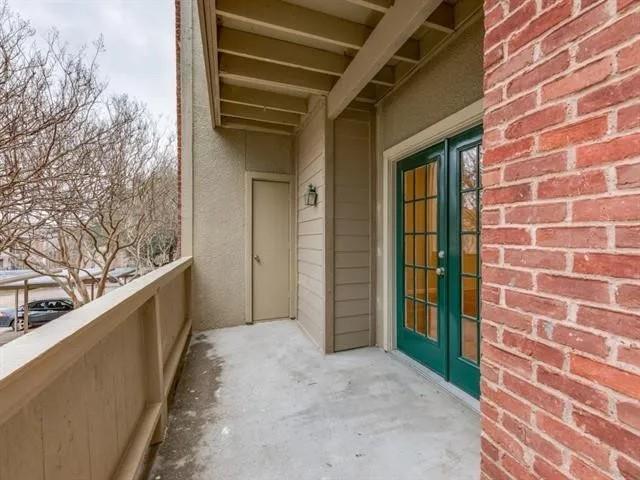 Woods On Park Lane Condos - Residential