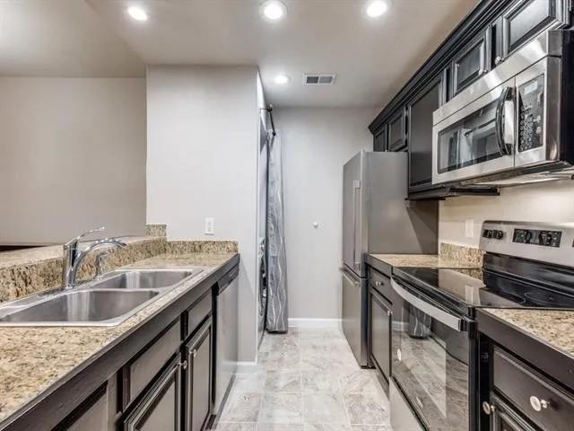 Woods On Park Lane Condos - Residential