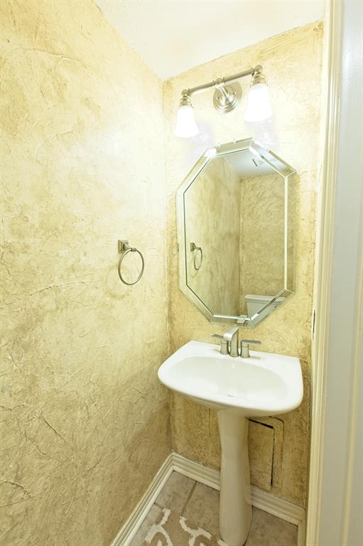 Dallas, Texas 75287, United States, 5 Bedrooms Bedrooms, ,3 BathroomsBathrooms,Residential,Pending,150102