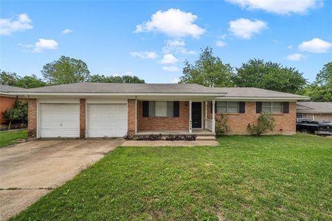 Photo of 8718 Panther Drive, Woodway, TX 76712 (MLS # 21246409)