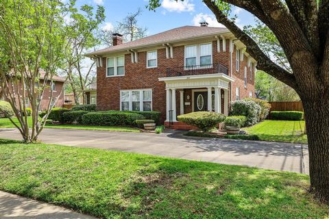 Photo of 304 E 9th Street, Bonham, TX 75418 (MLS # 21228645)