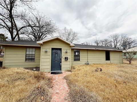 Photo of 141 E Mckinney Avenue, Cooper, TX 75432 (MLS # 21252322)