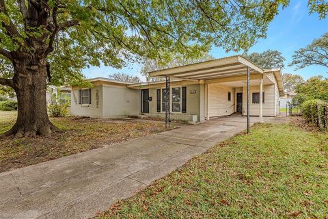 9745 Ash Creek Drive Dallas TX 75228