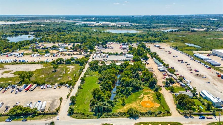Prime 1 Acre Commercial Land - 550 W Oakdale Rd, Grand Prairie, TX
Clean slate and ready for development, this 1 acre commercial parcel offers excellent visibility and accessibility. Ideally located just off State Hwy 161, it provides outstanding exposure for customers, deliveries, or future tenants.
Zoned for commercial use (verify specific uses with the city), this property combines flexibility and convenience. For investors or developers seeking greater scale, it adjoins 550 W Oakdale Rd, and the seller prefers to sell the two parcels together—creating a rare chance to assemble a larger footprint in one of Grand Prairie’s fastest-growing corridors.
Whether envisioned for retail, office, or mixed commercial development, 550 W Oakdale Rd stands out as a ready to go site with powerful location advantages. Don't miss this opportunity.