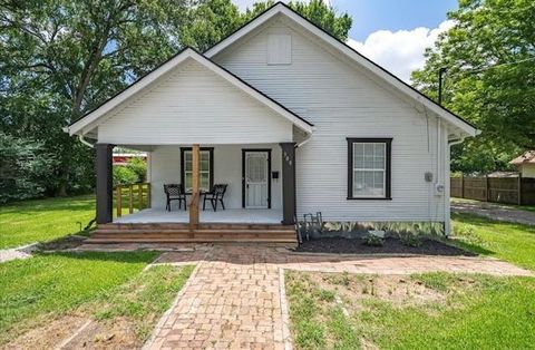 Photo of 509 Highland Avenue, Wills Point, TX 75169 (MLS # 21110820)