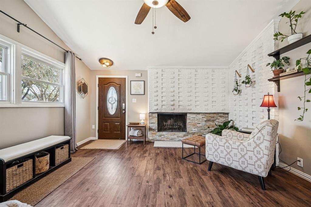 1115 Edwards Court N