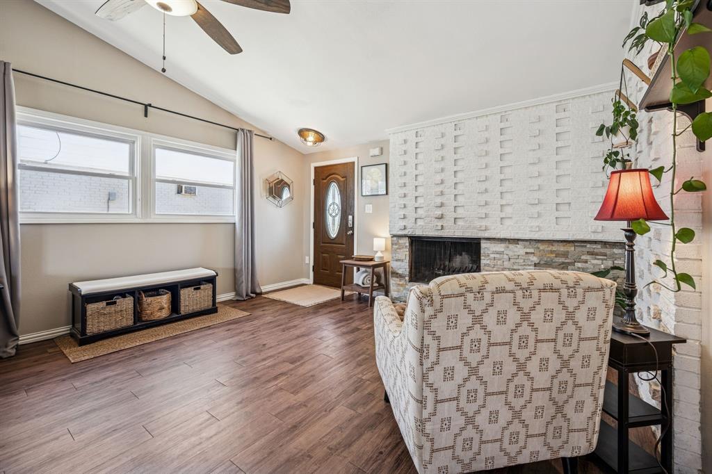 1115 Edwards Court N