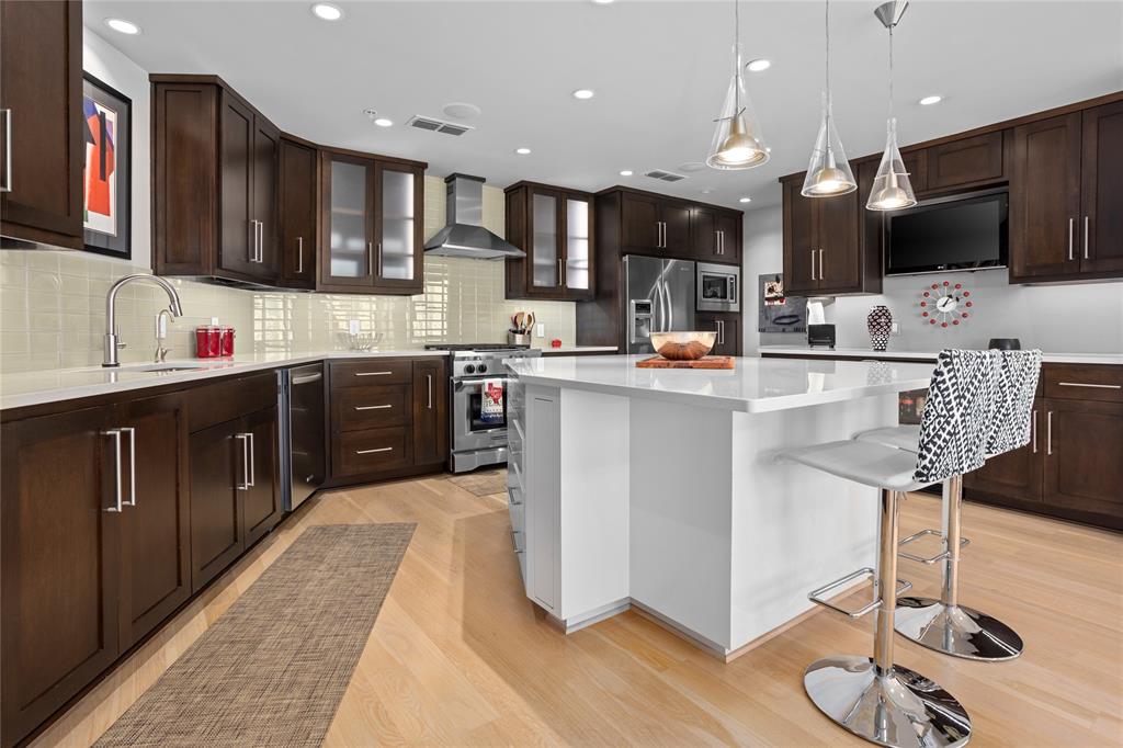 Neil P at Burnett Park Condo - Residential