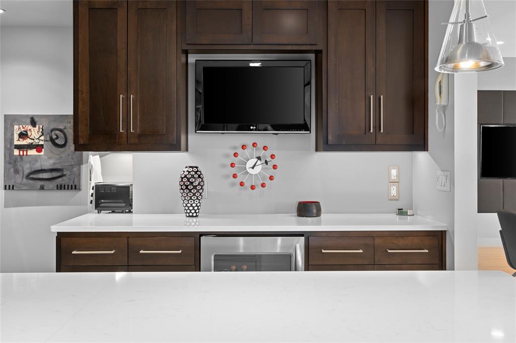 Neil P at Burnett Park Condo - Residential