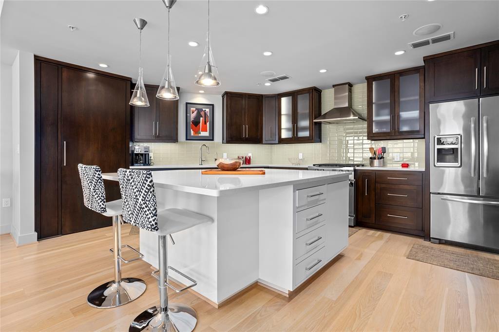 Neil P at Burnett Park Condo - Residential