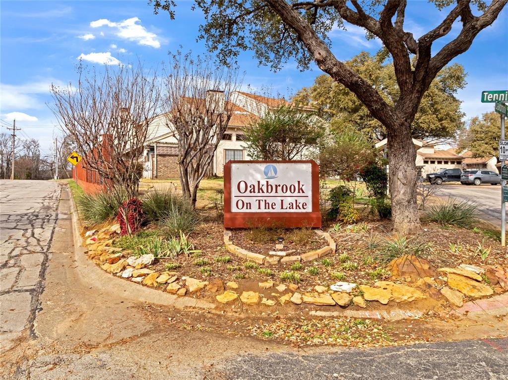 Oakbrook On The Lake - Residential