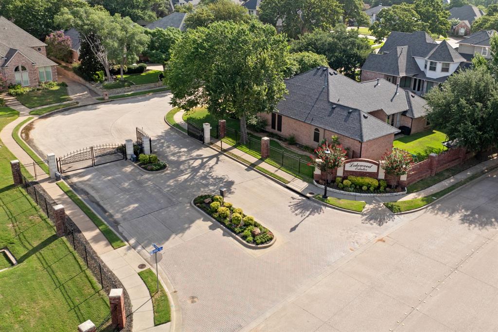 4909 Lakewood Drive