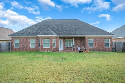 A home in Lindale