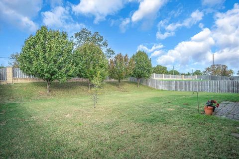 A home in Lindale