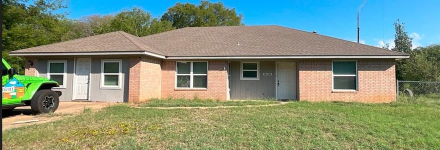 4 bedroom, 2 bath home located in Van ISD with enough space for the whole family. No carpet.  Large kitchen with 2 ovens. Fenced yard. HUGE back-porch. Does NOT include shop in back.