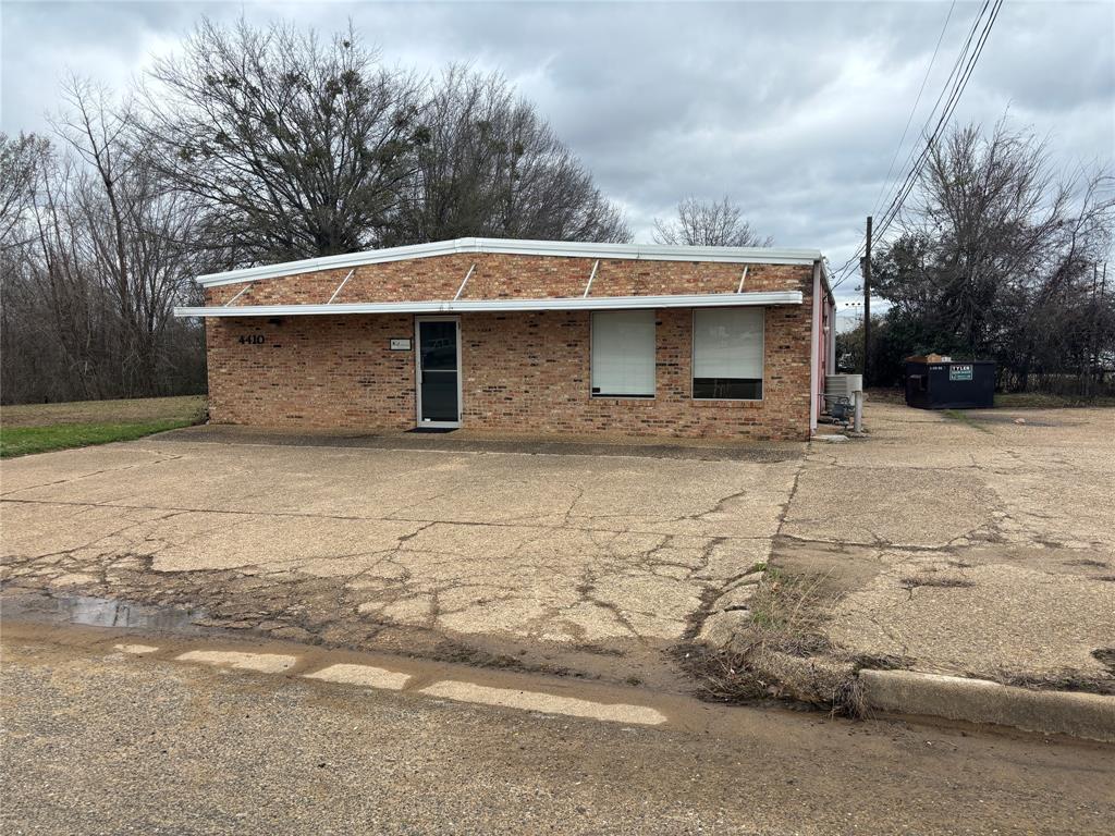 CANDY PARK - Commercial Lease