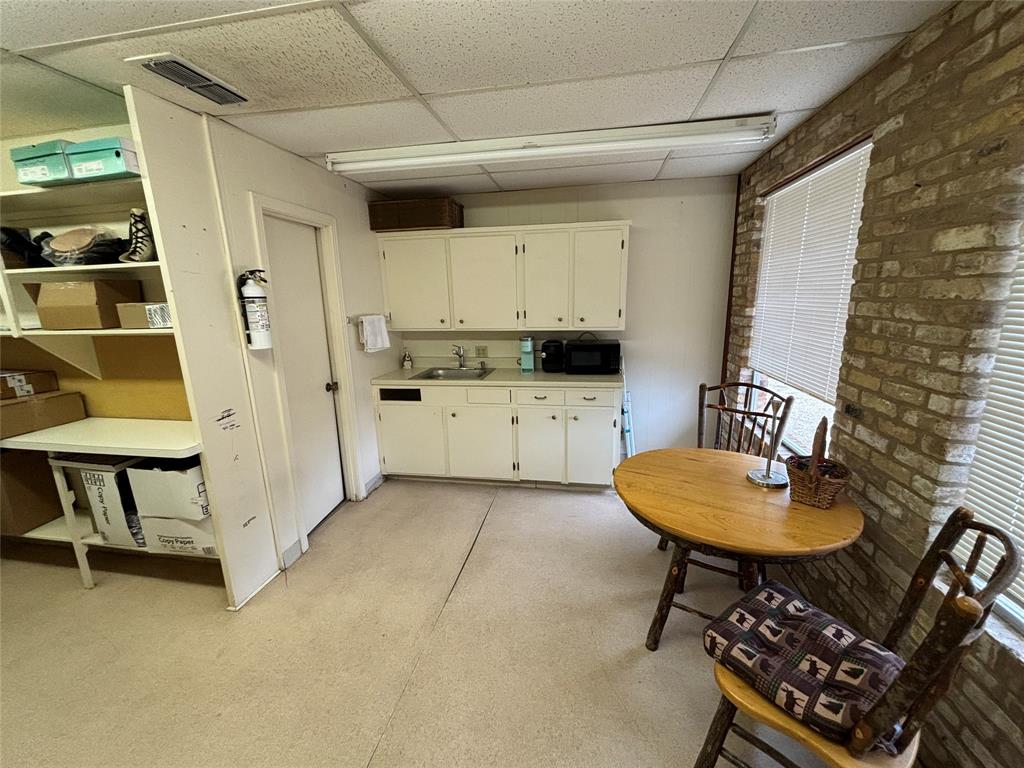 CANDY PARK - Commercial Lease