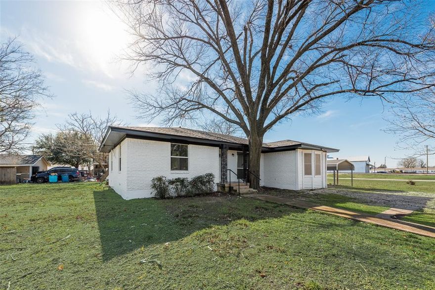 Discover the perfect blend of small town charm and convenient living at this delightful home nestled on a generous a large 0.215 acre lot in the welcoming community of Palmer, Texas. Ideal for first time buyers, families, or anyone seeking a peaceful retreat with room to grow, this property offers ample outdoor space for gardening, play, or entertaining while being just minutes from everyday essentials. Palmer is a friendly, close knit town in Ellis County with a population of around 2,500. Close to schools  and easy access to Interstate 45 for quick commutes to Dallas (about 30 minutes away). Buyer and buyer agent to confirm all measurements and schools. Owner financing available.