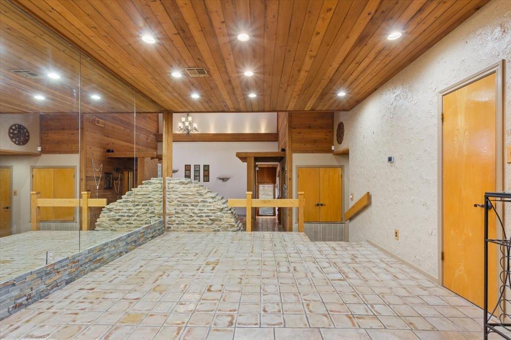 3724 Greenleaf Drive