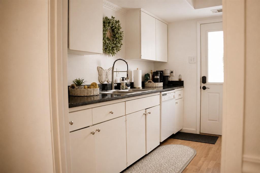 51 W Townhouse Lane 18