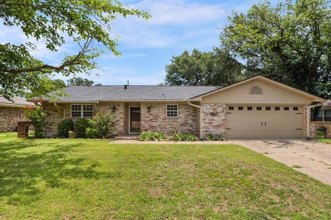 Photo of 513 Quail Run Street, Greenville, TX 75402 (MLS # 21311601)