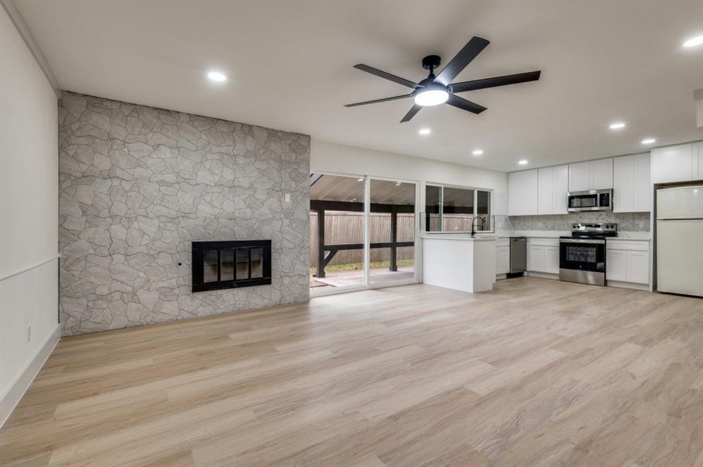 White Rock Village 02 - Residential