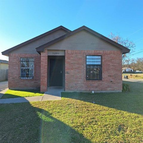 Photo of 5200 Carol Avenue, Fort Worth, TX 76105 (MLS # 21154430)