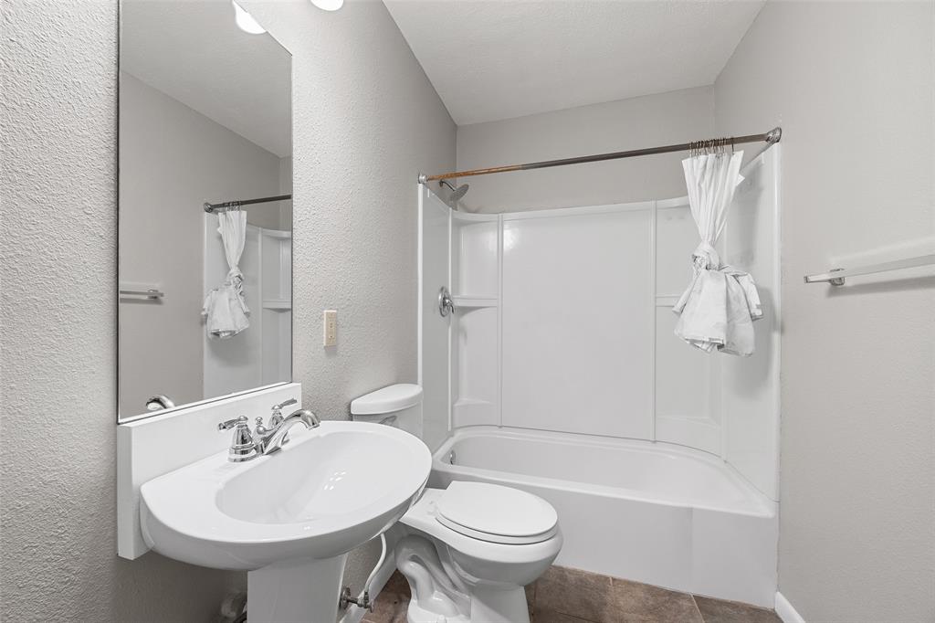 Mistletoe Heights Add Ftw - Residential Lease