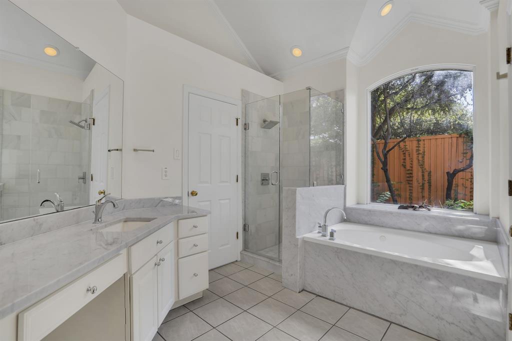 2630 Lakeforest Court