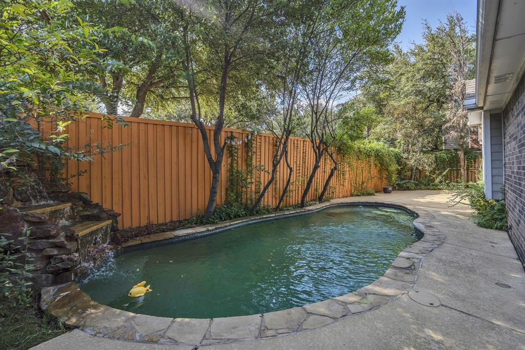 2630 Lakeforest Court