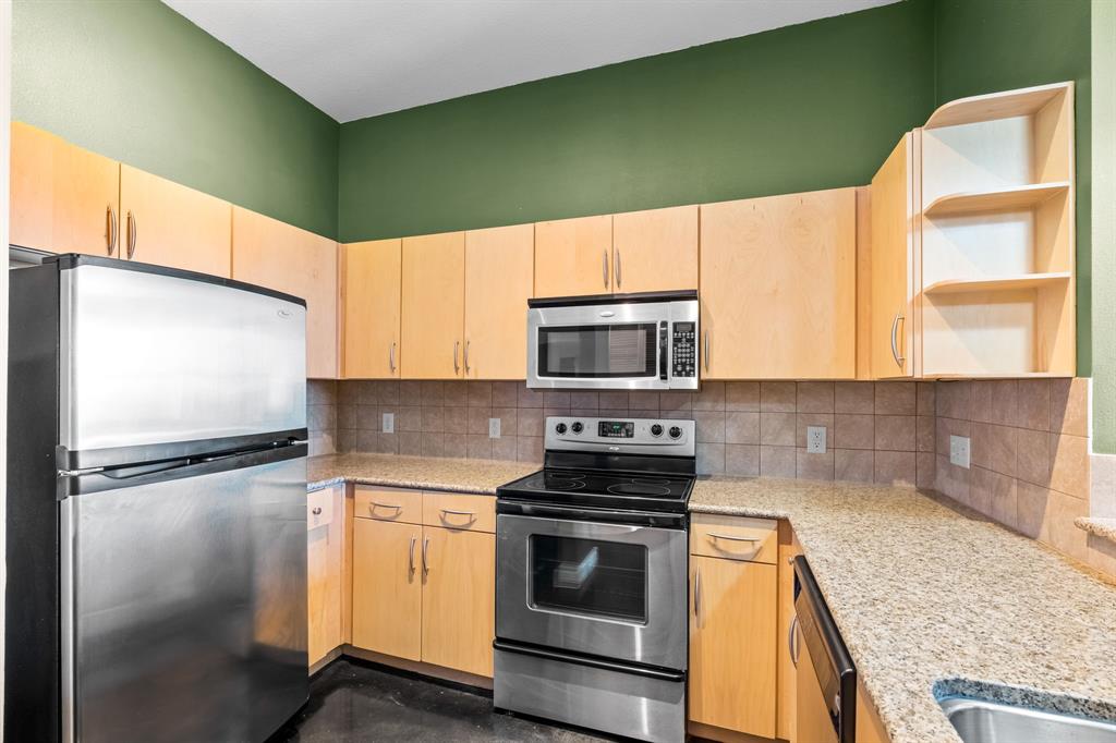 201 W Lancaster Avenue 407