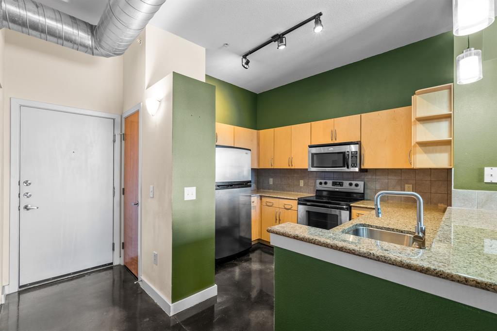 201 W Lancaster Avenue 407