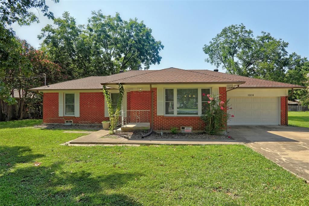 Photo of 1014 Sierra Drive, Mesquite, TX 75149 (MLS # 21048545)