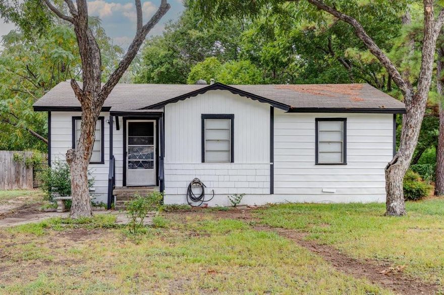 Looking for your next investment, this home is perfect. Close to the AT&T stadium, nearby restaurants, shopping and hospitals. Do not miss your chance to own this property. Don't take my word for it and come see it today. With endless opportunities to extend the home and make changes, it's definitely worth stopping by. Tenant is occupying the property, lease ends March 2027.