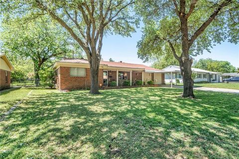 A home in Benbrook