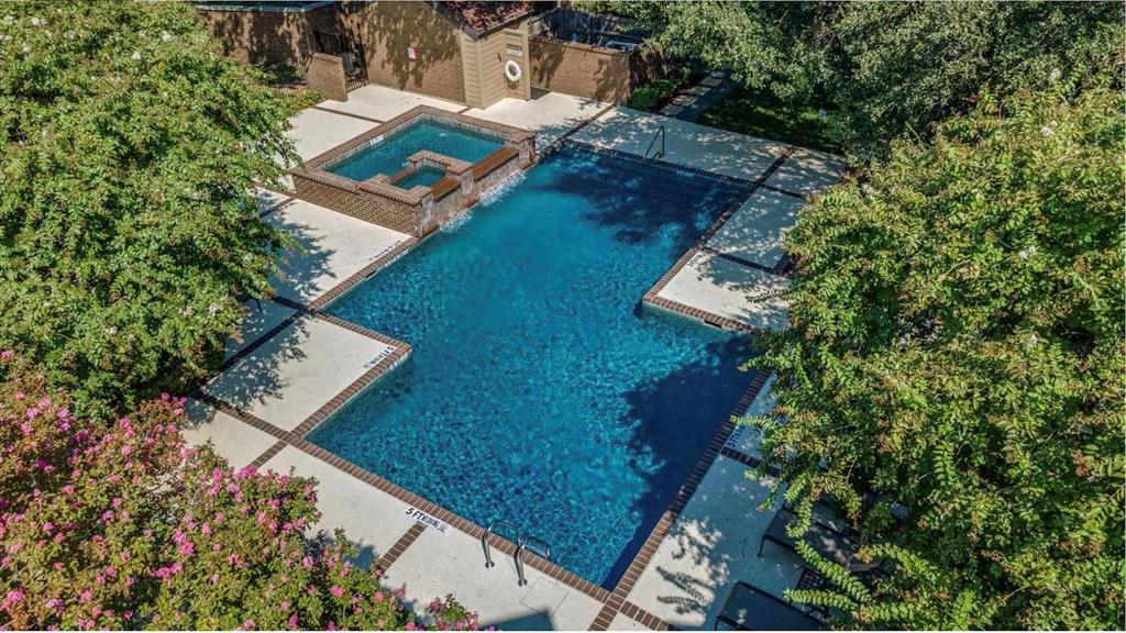 Lakes Of Bent Tree Condo - Residential