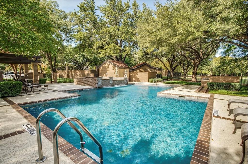 Lakes Of Bent Tree Condo - Residential