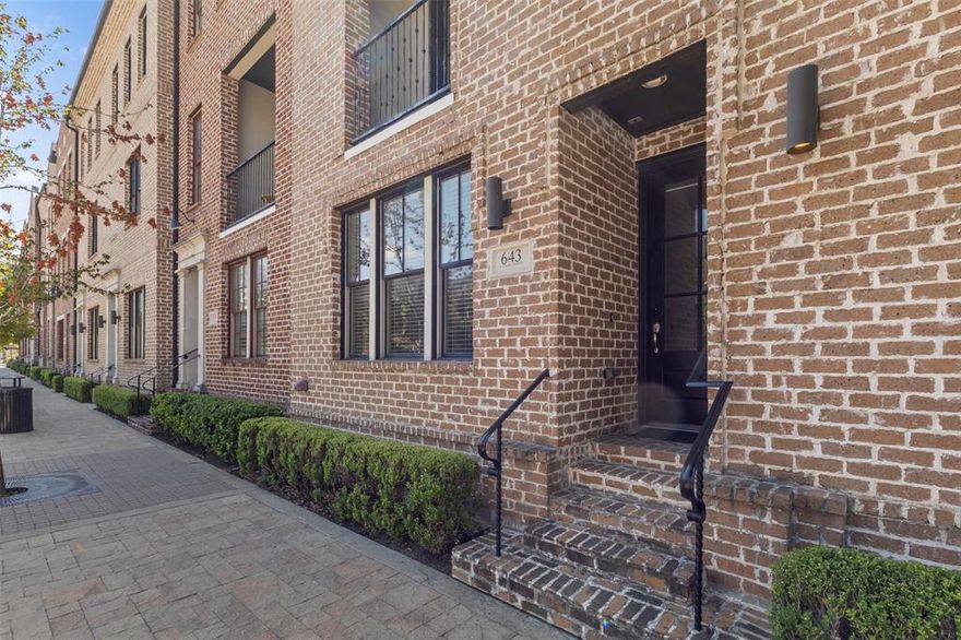 Modern Urban Townhome with Rooftop Views in the Heart of Dallas. Live at the center of it all in this stunning three-bedroom, three-and-a-half-bath townhome, perfectly positioned across the street from The Dallas Farmers Market and just a short stroll to the East Quarter. Step inside to find an open and light-filled layout with soaring 12' ceilings, sleek finishes and beautiful hardwood floors throughout. The stylish kitchen flows seamlessly into the living and dining areas—ideal for entertaining or relaxing in refined comfort. Each bedroom offers its own ensuite bath, providing privacy and convenience for residents and guests alike. The spacious primary suite is a true retreat, featuring two generous walk-in closets and a luxurious ensuite bath with dual sinks, a separate shower, and a jetted soaking tub. Unwind on the expansive rooftop deck, where panoramic skyline views create the perfect backdrop for morning coffee or evening gatherings. The community’s resort-style pool adds another layer of luxury to your urban lifestyle. Enjoy vibrant city living at its finest—walk to restaurants, shops, and markets, all while coming home to contemporary elegance and effortless sophistication.