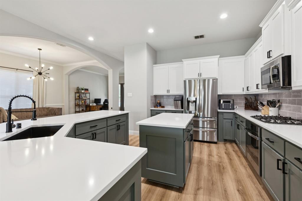 1421 Amistad Drive