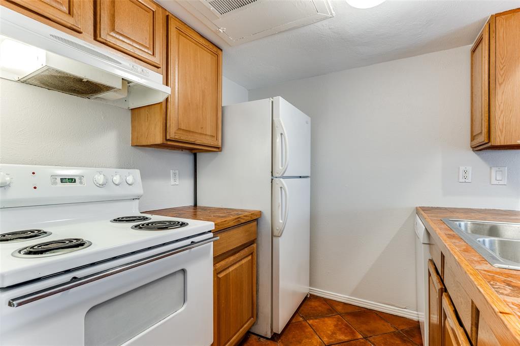 2702 Douglas Avenue 143