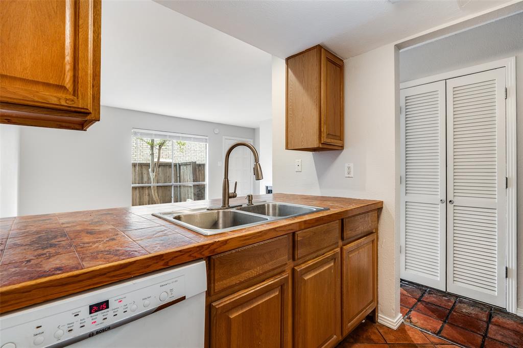 2702 Douglas Avenue 143