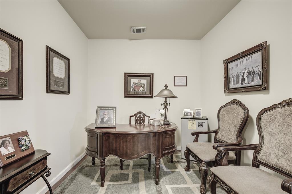 Bellevue - Commercial Sale